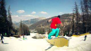Spring snowboarding in VARS