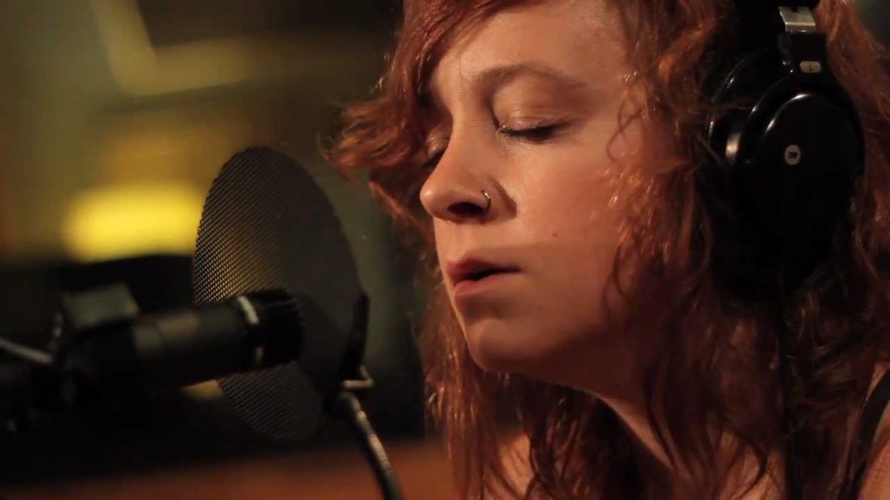 Jesse Thomas - Fire (Live At Infrasonic Studios) auf YouTube ansehen Jesse Thomas - Fire (Live At Infrasonic Studios) auf YouTube ansehen