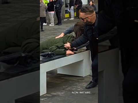 Video La tecnica del finto malore a Napoli.