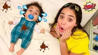 RYAN VOLTA A SER BEBÊ - RYAN pretend to play baby