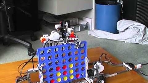 Lego Mindstorms plays Connect-4