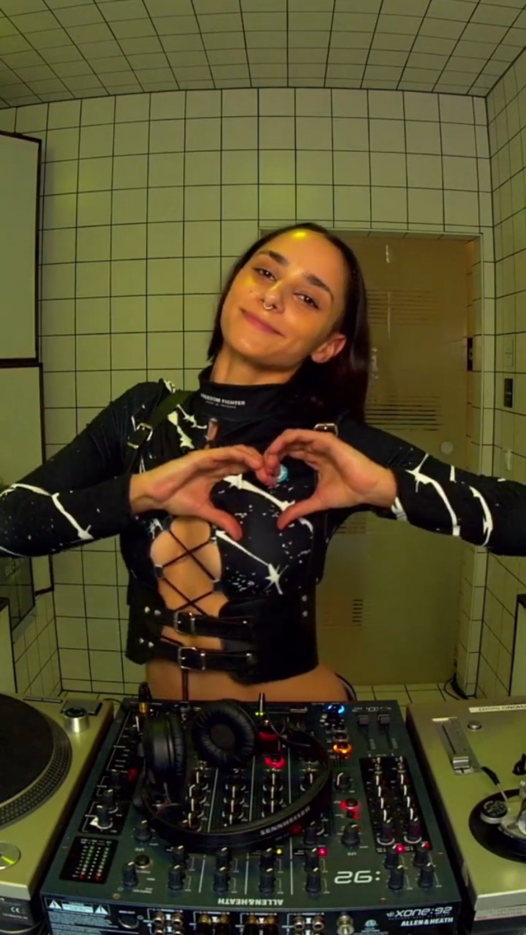 POV: When vinyl gets really vintage at the end of the set ? #dj #shorts #hörberlin