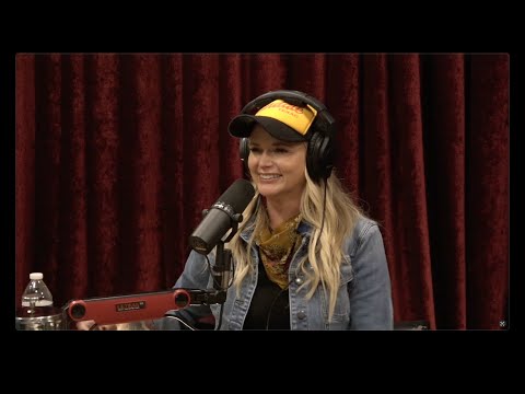 Joe Rogan Experience #2402 - Miranda Lambert thumbnail