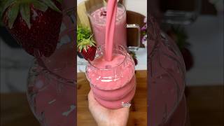 Agua de fresa cremosa #aguadefresa #fresasconcrema #agua #youtubeshorts #shortsvideo a