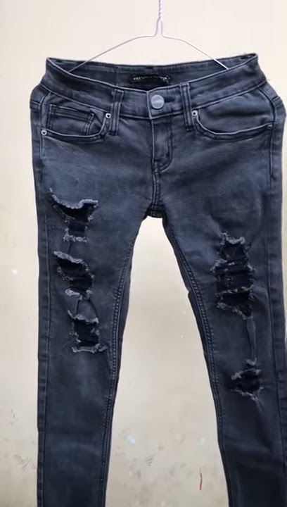 Celana Jeans Ripped Jeans hitam Sobek Wanita