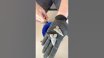 Flintknapping an arrowhead from Georgetown flint