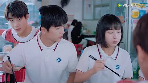 妹妹一直給情敵夾菜，哥哥眼神威脅情敵，大型吃醋現場！【我和我的時光少年 Flourish in Time】 - 天天要聞