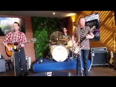 YouTube पर Paulie Bignell and the Thornbury Two live at the Dorset Gardens Hotel 2018. I Dont Mind Anymore. देखें