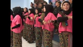Paduan Suara Kanwil DJPB Prov. NTB dalam lagu 'Inaq Tegining Amaq Teganang'