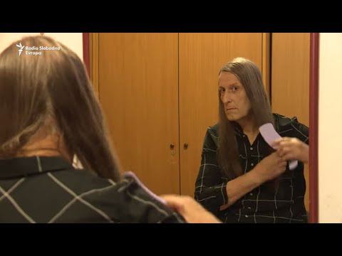 Video: Transrodna žena Umire Nakon Operacije Podizanja Stražnjice