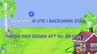 Karaoke: Blåsippan ute i backarna står - sjung med!