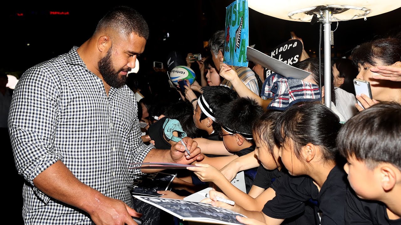 Japanese fans welcome the All Blacks to Kashiwa allianz seguros