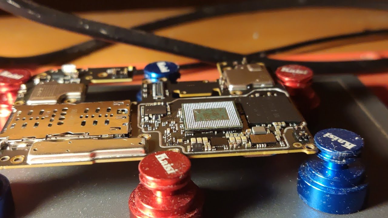 Poco X3 Pro не включается не заряжается после другого сервиса