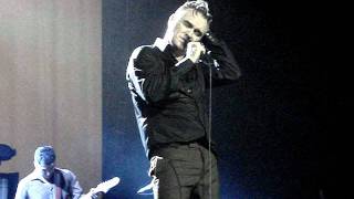 Morrissey - One Day Goodbye Will Be Farewell / The Loop - live in Paris 2009