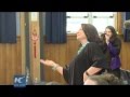 New Zealand's minister dances to popular Chinese tune