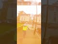 Un valiente motociclista salva a un mecánico 💖🤣