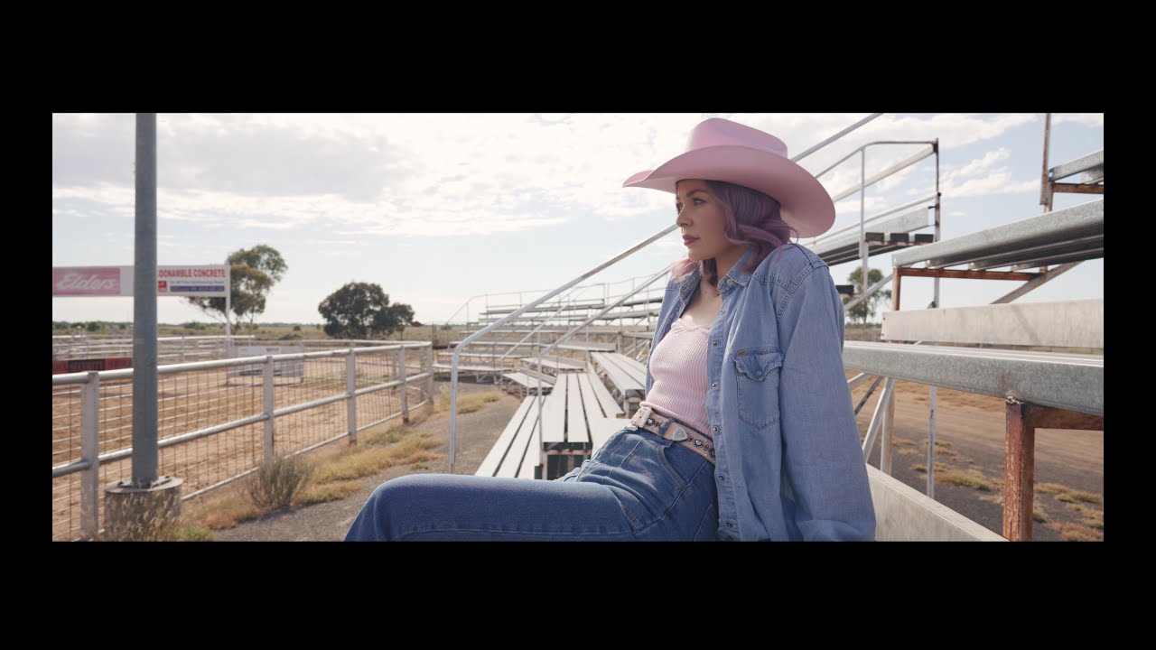Max Jackson - Someone In A Small Town (Official Music Video) Max Jackson - Someone In A Small Town (Official Music Video)