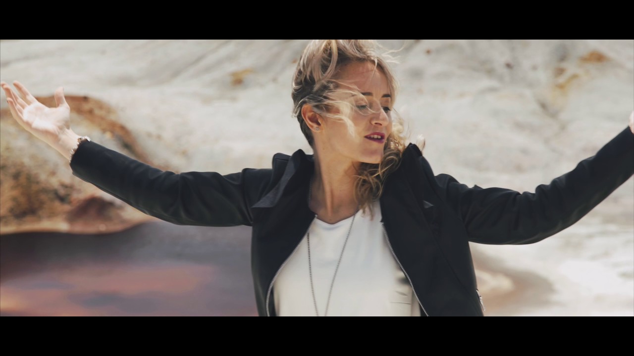Vicky Corbacho - No me pidas (bachata) | Videoclip Oficial