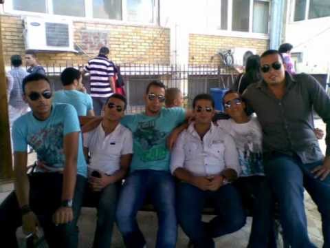 يتكون قد الحيااه يتعيش وحيد وسط الدرووب