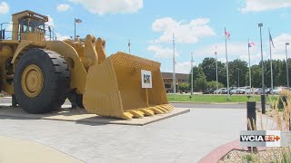 Caterpillar expands Illinois roots; Decatur gets money to support more manufacturing, jobs