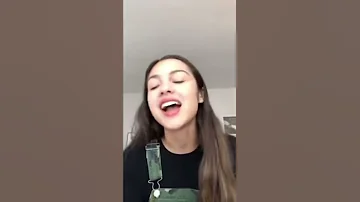 olivia rodrigo singing cruel summer by taylor swift! #shorts #taylorswift #oliviarodrigo