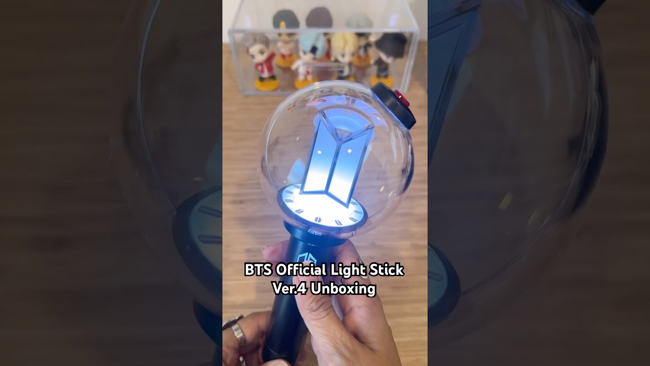 BTS OFFICIAL LIGHT STICK VER.4 💜 | Army Bomb Unboxing + Light