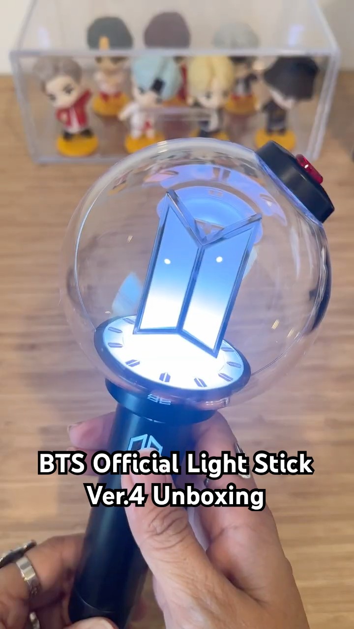 BTS OFFICIAL LIGHT STICK VER.4 💜 | Army Bomb Unboxing + Light