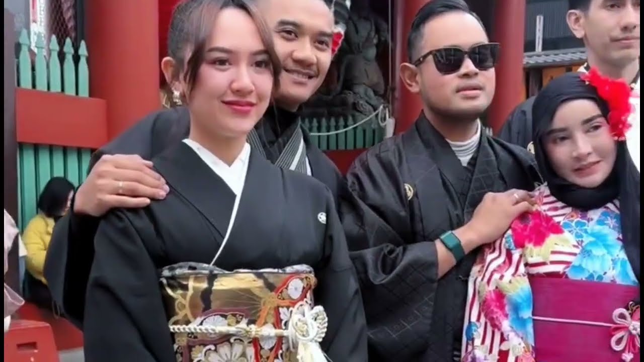 Liburan Happy Asmara dan Gilga Sahid Di Jepang 