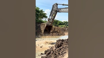 Volvo EC480DL Stuck in Deep Mud! 🚜 Heavy Rain Challenge by the Lake #Short #shortvideo