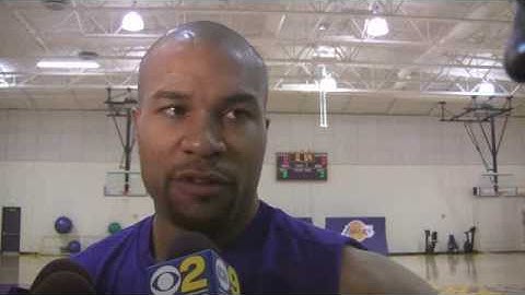 Derek Fisher on Andrew Bynum