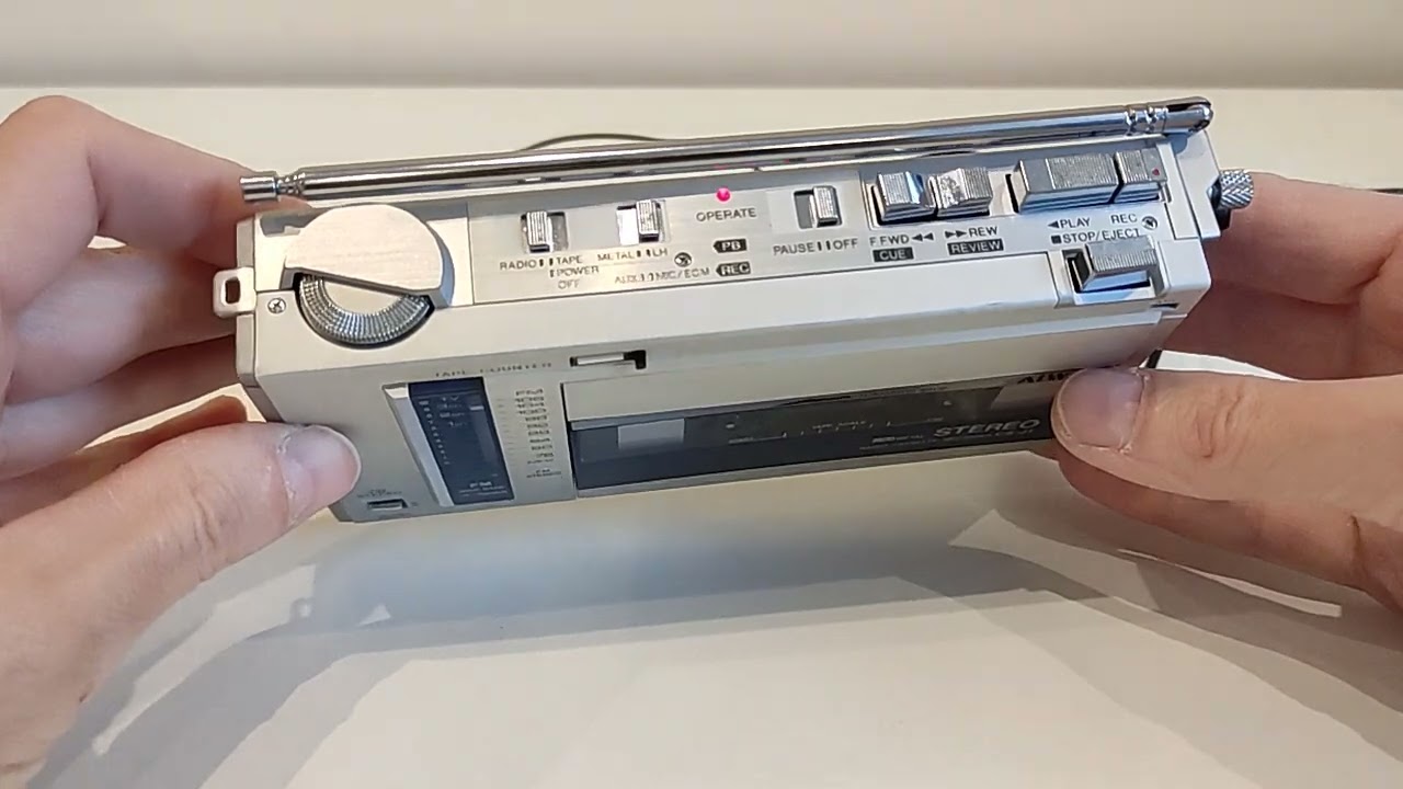 Кассетный плеер Aiwa CS-J1 1981г - YouTube