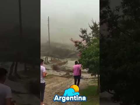 #Argentina. Heavy rains, an avalanche of water, mud and rocks destroyed the pedestrian bridge