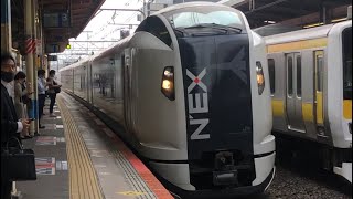 E259系特急成田エクスプレス2号がミュージックホーンを鳴らして船橋駅を通過するシーン(2021.5.30)