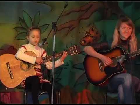 Это я и дочкам 15 лет назад 😅 Авторская песня «Лягушечка » (сл. и муз. А. Дмитриенко- Анна Солнце )