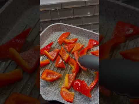 САЛАТ С ПЕРЦАМИ И ФЕТОЙ