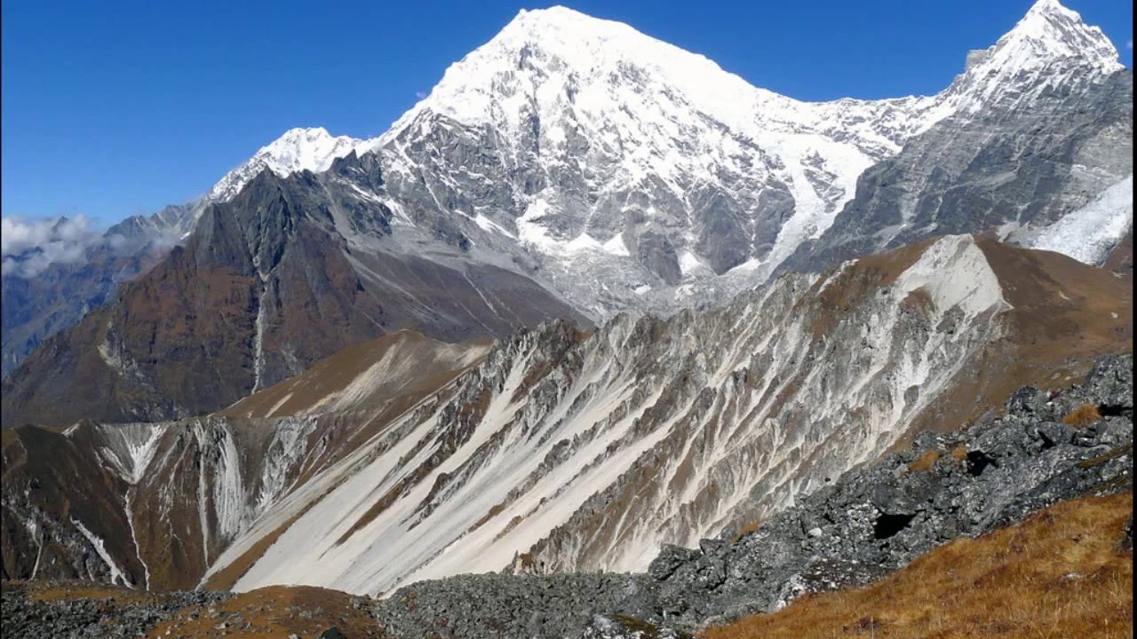 Наивысшая точка гор гималаи. Катманду Непал горы. Горы Тибет Гималаи трекинг. Треккинг Лангтанг. Горная система Гималаи.
