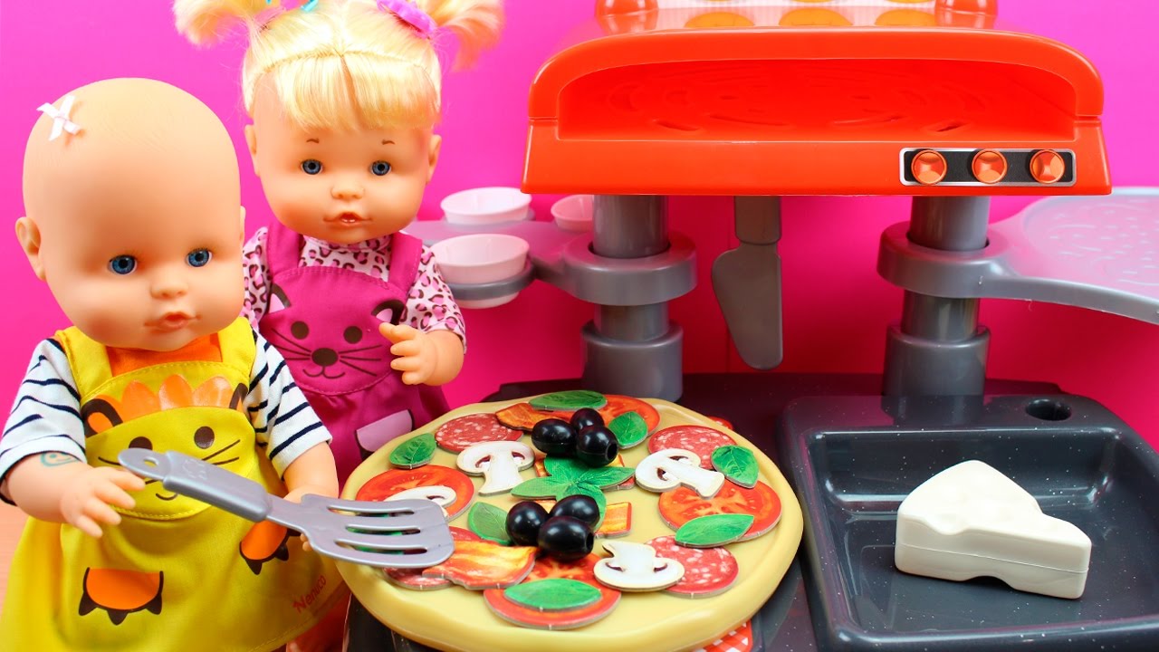 Cocinita Pizzería de juguete | Bebés Nenuco Hermanitas traviesas cocinan Pizza - YouTube