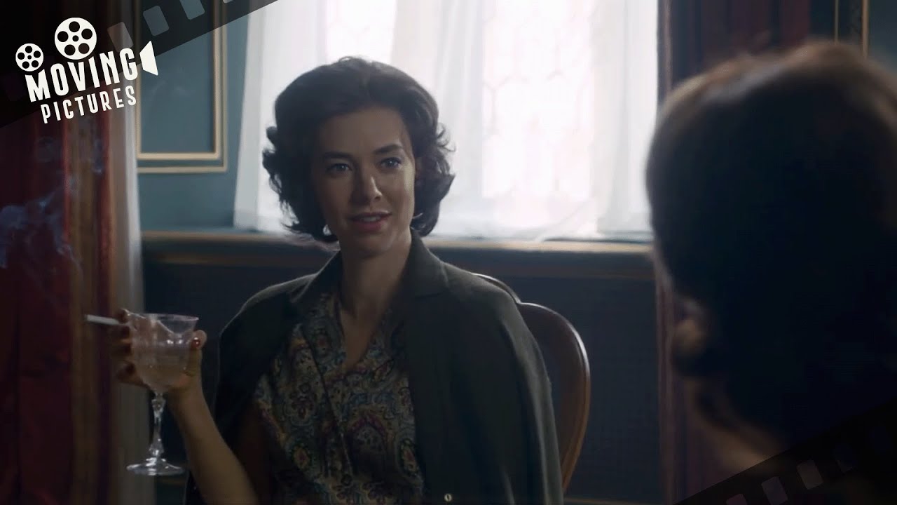Princess Margaret Roasts The Queen While Drunk | The Crown (Vanessa Kirby, Claire Foy)