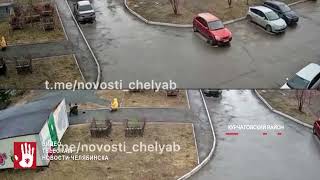 В Челябинске открыли огонь во дворе