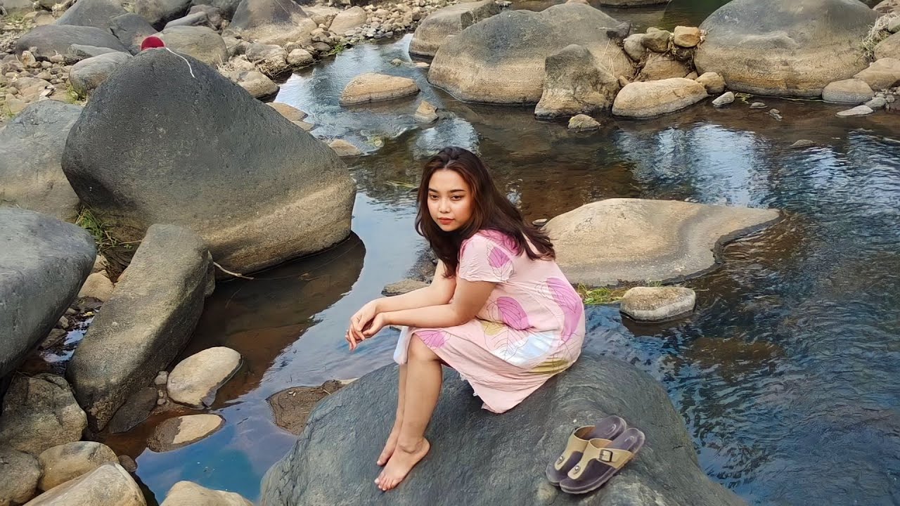 DEVI-GADIS DESA MASIH MENCARI AYAH KANDUNG NYA