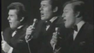 The Lettermen Put your Head on my Shoulder live at the Hollywood Palace