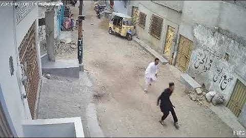 Robbery Snatching attempt fail in Frontier Colony Karachi #cctv #viral #robbery #snatching #karachi