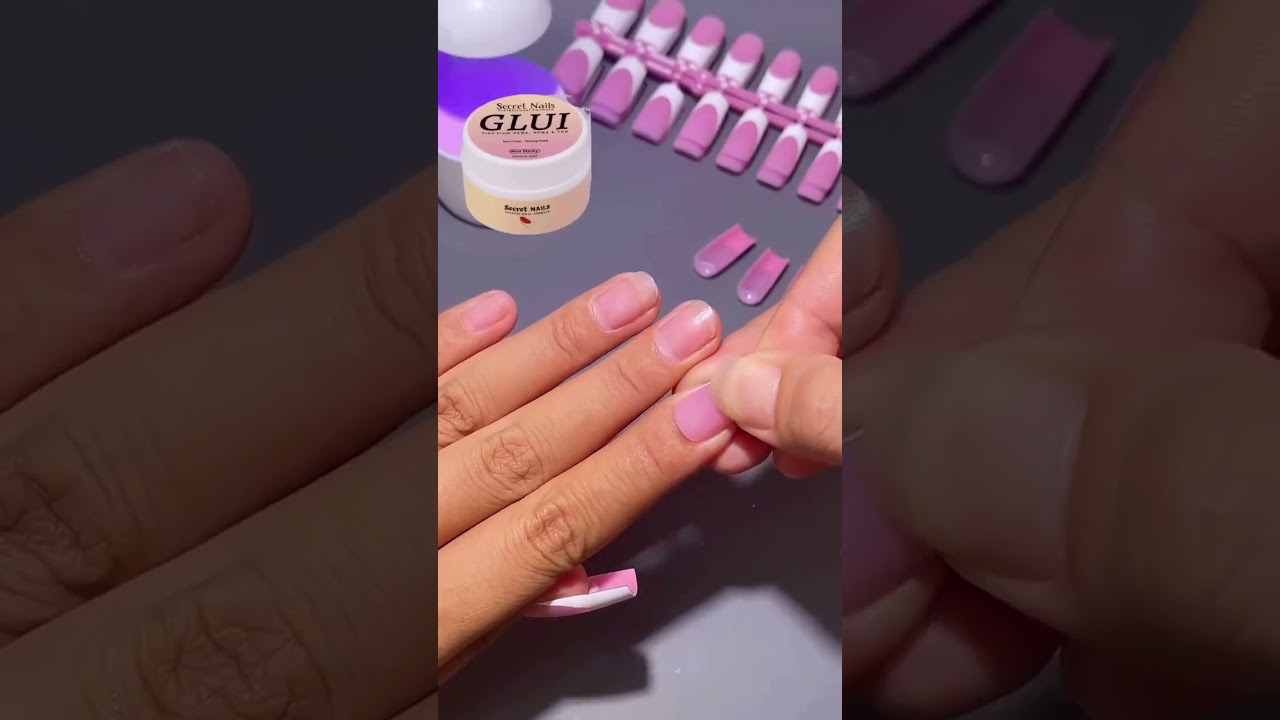 GLUI is the strongest solid nail glue that last more than 3 weeks, it’s waterproof! 