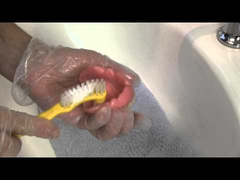 Video: 4 veidi, kā rūpēties par zobu protēzēm