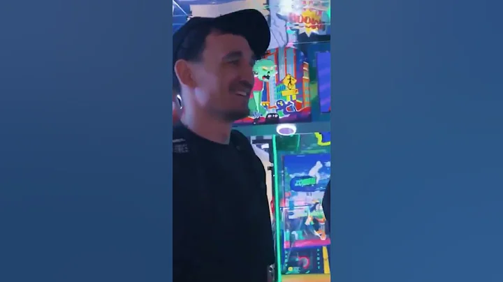 Alessa Holloway Max Holloway Wife  has HANDS 🤯She had Max like 😳 #maxholloway #alessaholloway