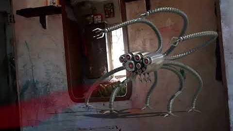 A robort spider attack our from FX guru show