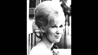 Vignette de la vidéo "Dusty Springfield - I Think it's Going to Rain Today"