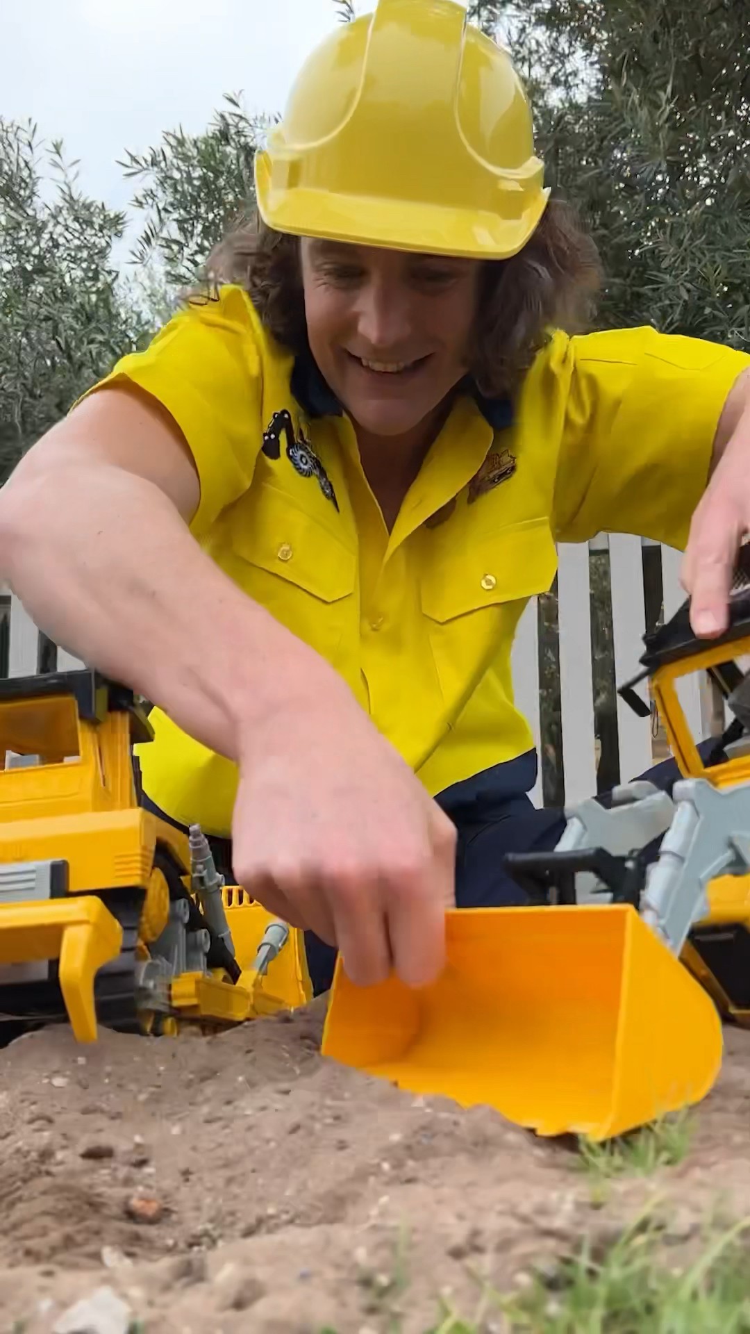 Dig, dig, dig with a digger! Construction machines can do it! ??‍♂️
