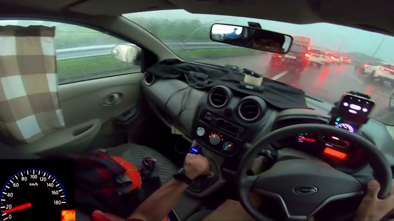 Tiba Tiba Hujan Deras, Wajib Nyalakan Hazard❗️ Laka Beruntun di Lajur Kanan, Bahu Jalan Lebih Aman