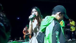 KAMELIA PUTRI - SELIMUT BIRU (COVER LIVE SK GROUP)